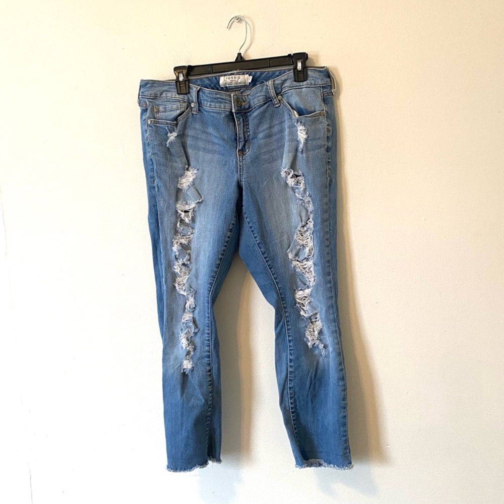 12 Torrid Women's Distressed Ripped Blue Skinny Jeans